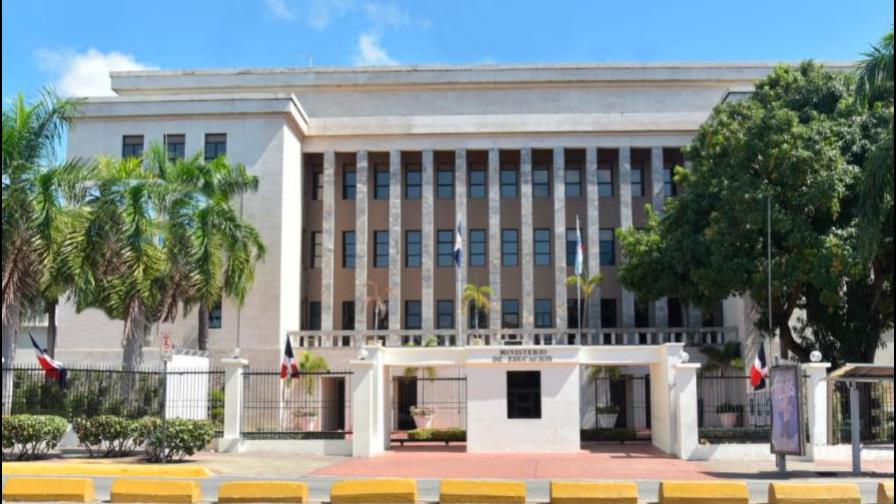 Educación dice orquídeas iban a ser reemplazadas sin autorización de nuevas autoridades