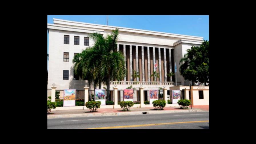 Imponen presentación periódica a dos de los estudiantes que profanaron tumba