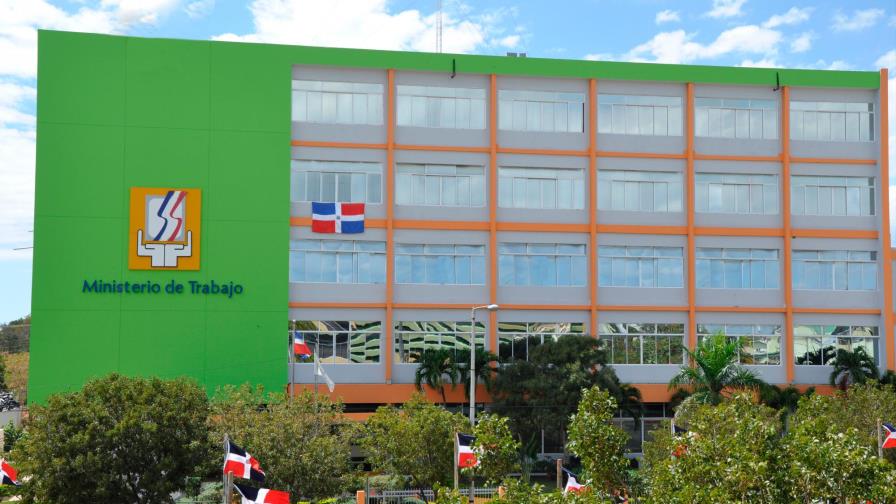 Ministerio de Trabajo invita a jornada “Programa primer empleo” en Santiago