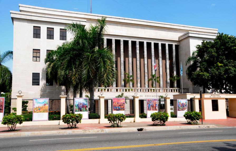 Ministerio de Educación transfiere más de RD$ 300 millones a escuelas técnicos-laborales