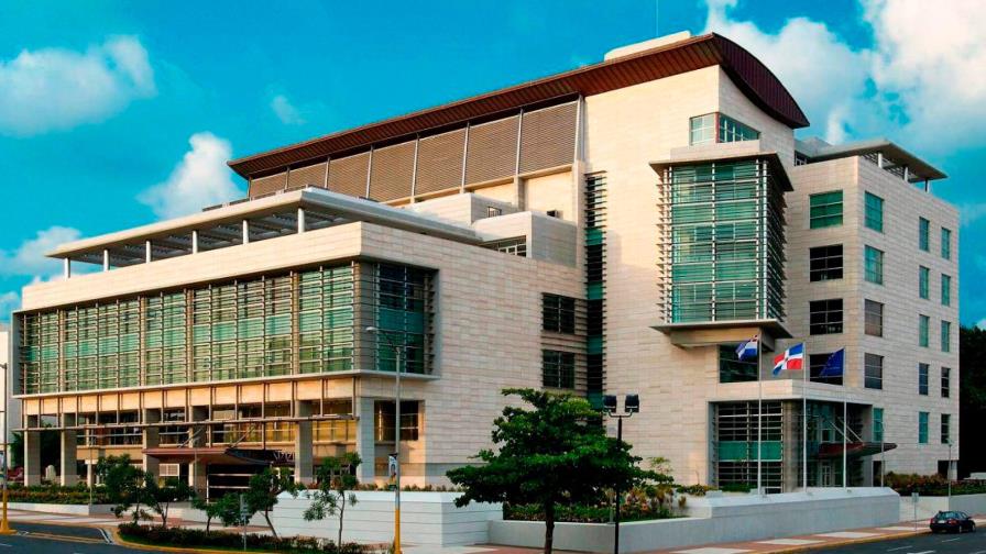 Arrestan dominicano que se hacía pasar por embajador de Liberia para estafar Arrestan dominicano que se hacía pasar por embajador de Liberia para estafar