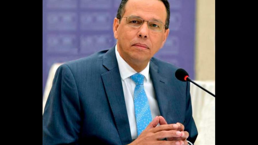 Ministro de Educación lamenta  ADP politice tema educativo. 