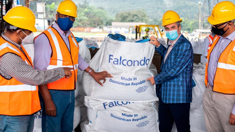 Falcondo recibe visita del ministro de Energía y Minas 