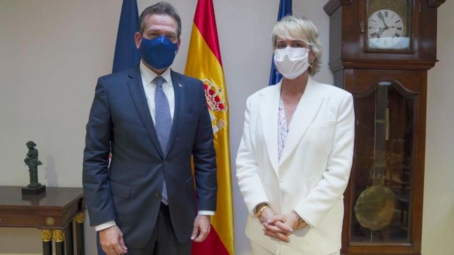 Destaca a RD como ejemplo de crecimiento e inversión