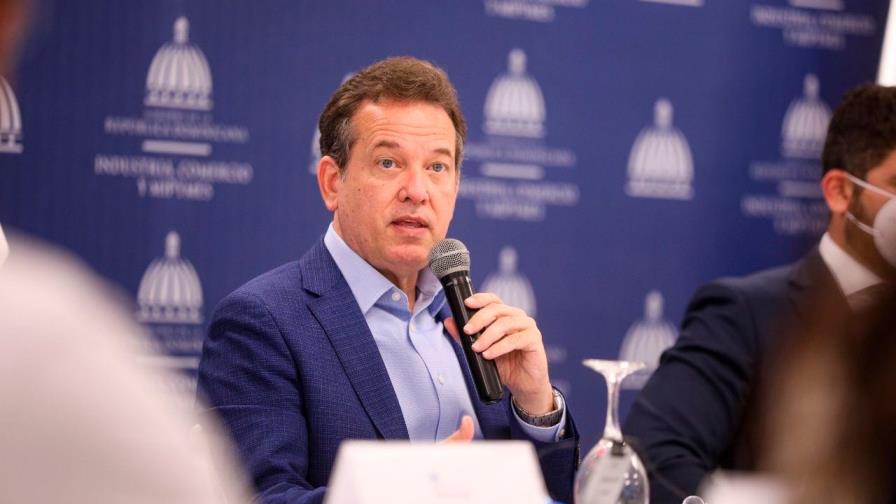 Ministro Bisonó destaca aporte de zonas francas e industrias al crecimiento económico