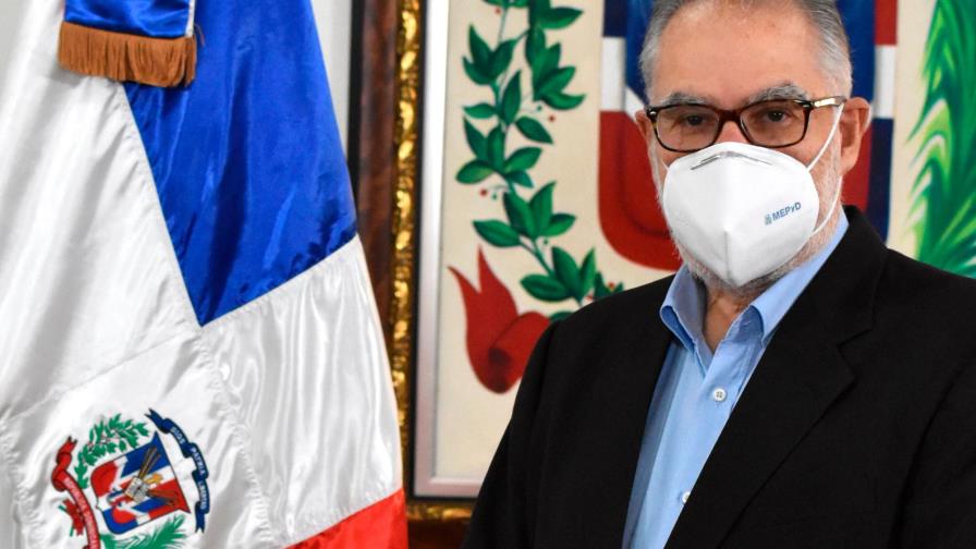 Ministro de Economía dice que lo primero es que nadie muera por falta de asistencia médica
