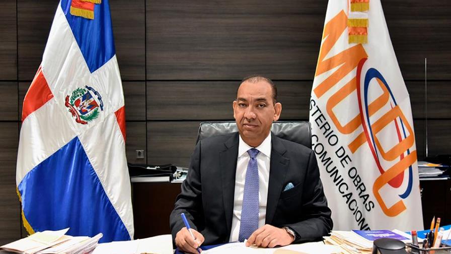 Ministro de Obras Públicas denuncia estafan en su nombre mediante cuenta de internet falsa 