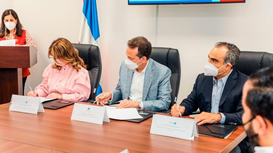 Autoridades y sector privado firman convenio para impulsar sostenibilidad y reciclaje