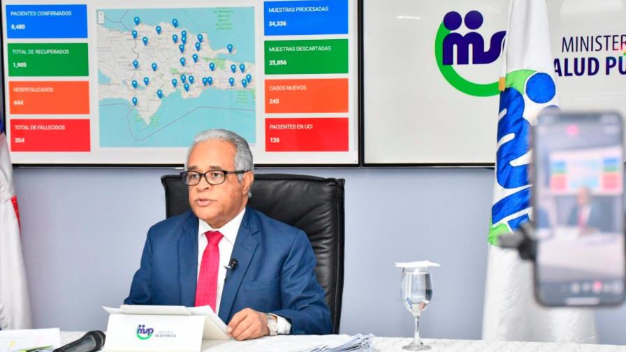 Ministro de Salud reitera importancia del uso de mascarillas, aunque sea de tela Ministro de Salud reitera importancia del uso de mascarillas, aunque sea de tela