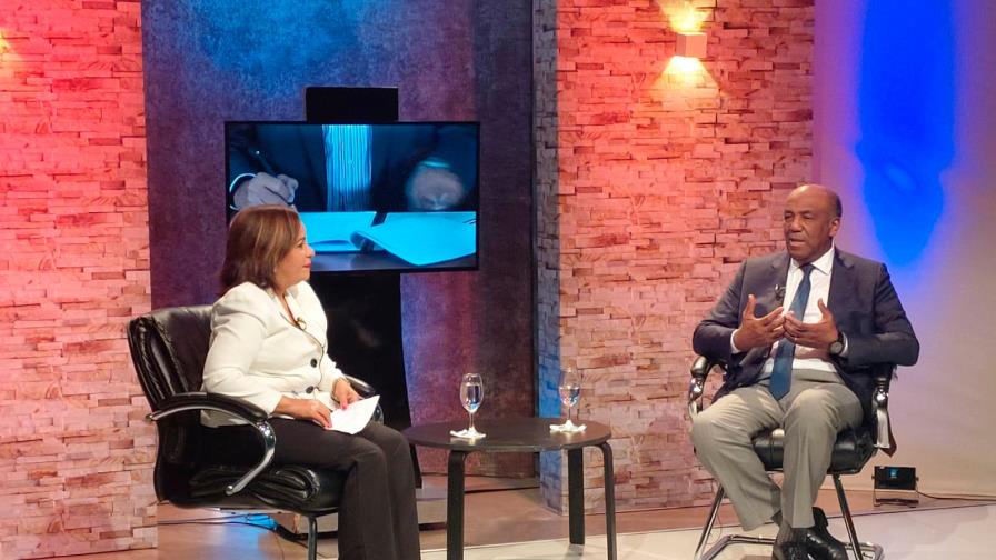 Almonte destaca empeño en sanear las EDE y estabilizar servicio eléctrico 