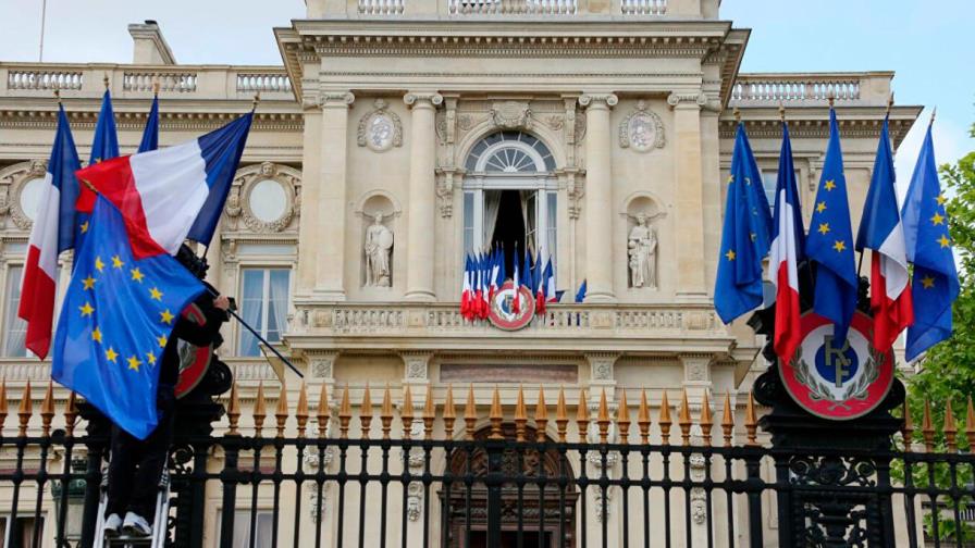 Gobierno francés pide a Cuba que restituya credenciales a periodistas de EFE