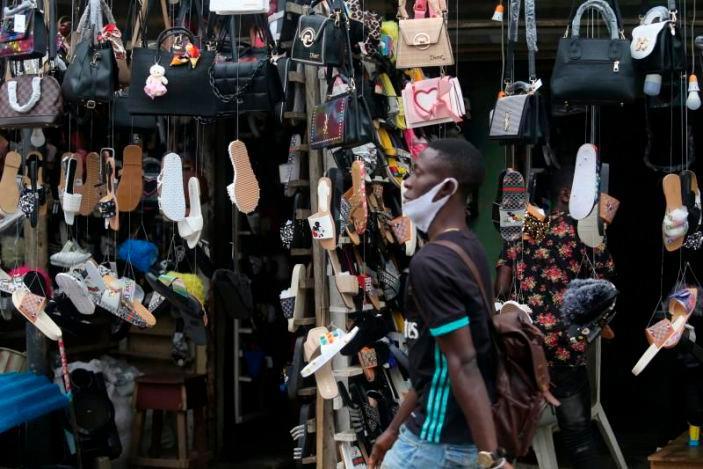 Nigeria, la mayor economía de África, entra en recesión por la pandemia
