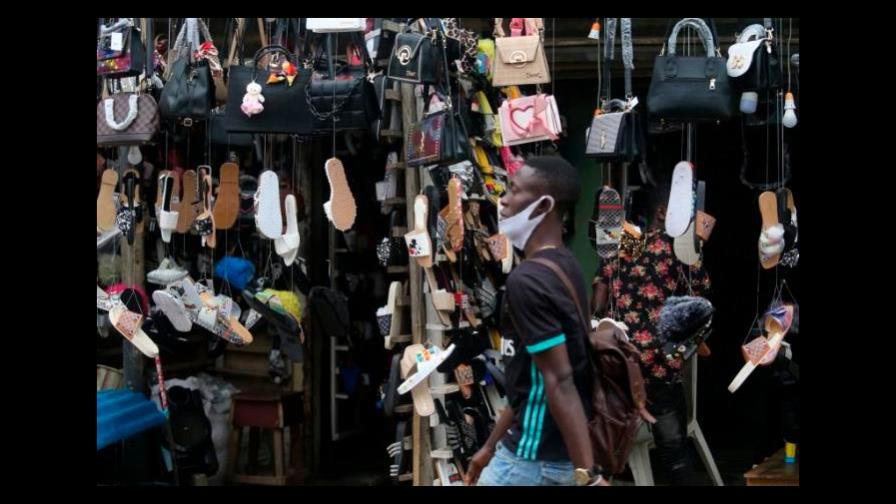 Nigeria, la mayor economía de África, entra en recesión por la pandemia