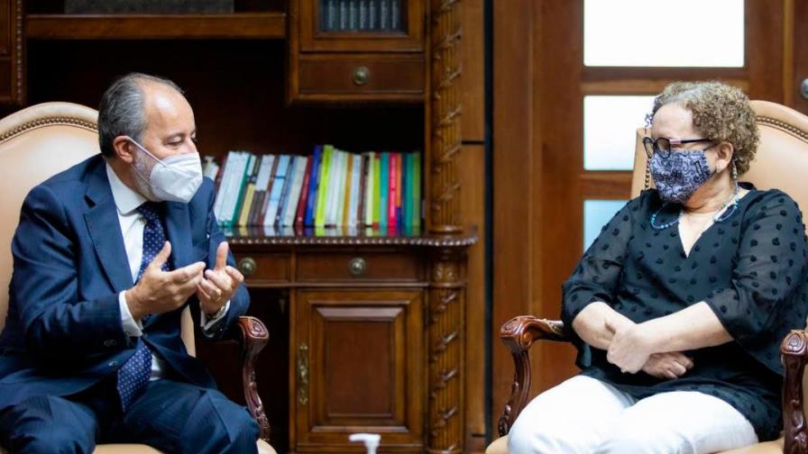 Procuradora Germán Brito recibe al embajador de Italia en su despacho