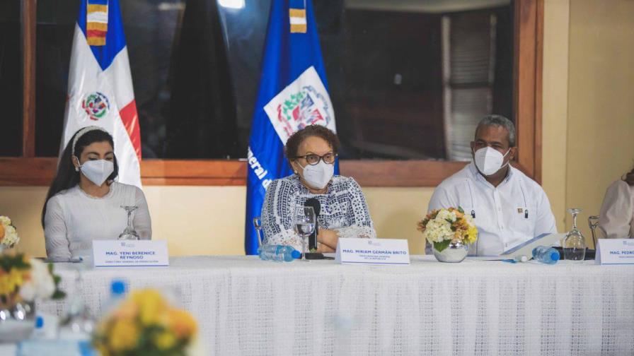 Miriam Germán resalta compromiso de frenar contrabando de cigarrillos y falsificación bebidas alcohólicas Miriam Germán resalta compromiso de frenar contrabando de cigarrillos y falsificación bebidas alcohólicas