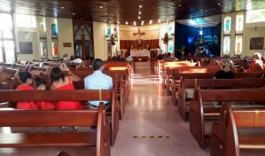 La iglesia católica celebra una excepcional Nochebuena con un mensaje de esperanza 