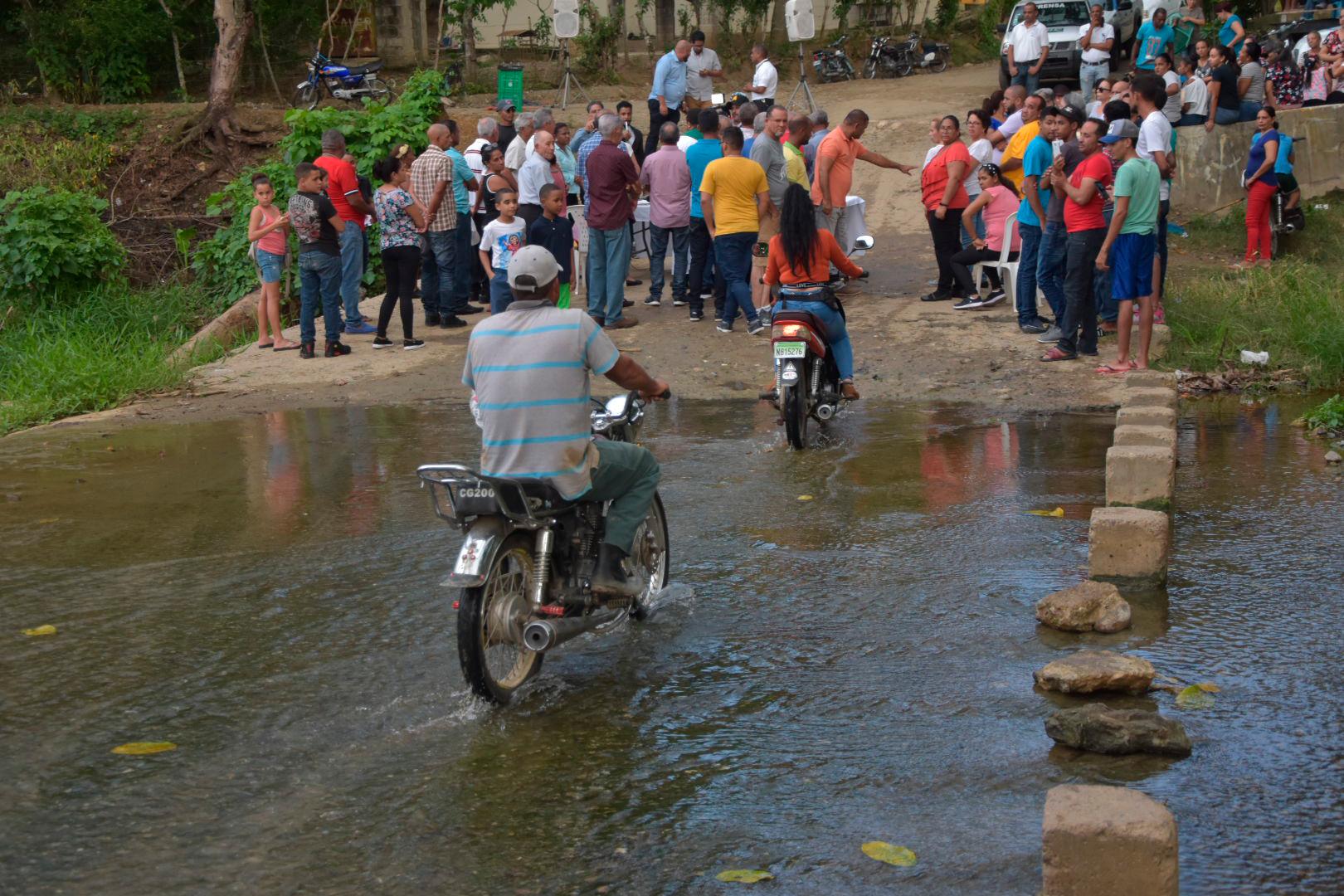Hicieron el reclamo en medio de una misa.