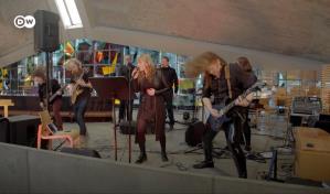 En Finlandia puedes asistir a una misa con "heavy metal"