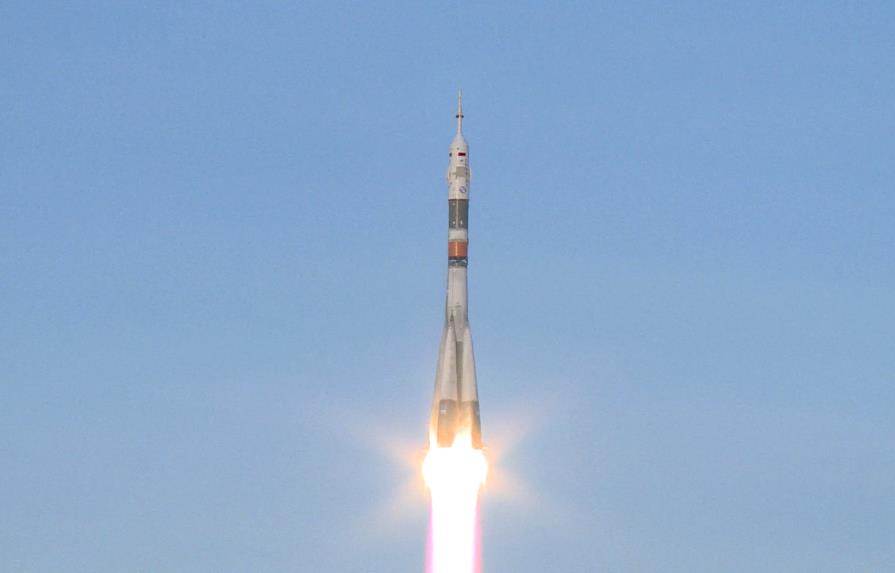 El Soyuz llega a la ISS en primer vuelo tripulado tras accidente