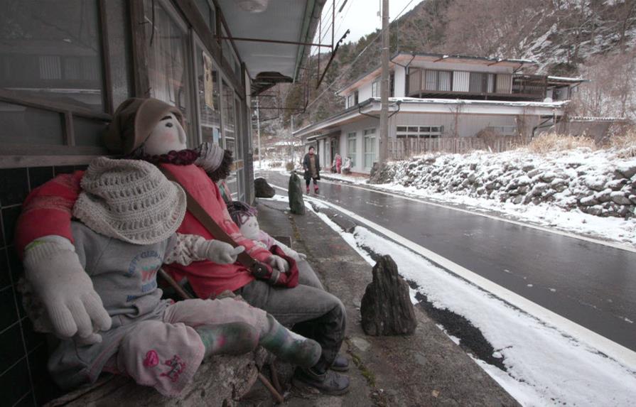 Un valle de los muñecos contra la soledad en una aldea despoblada de Japón