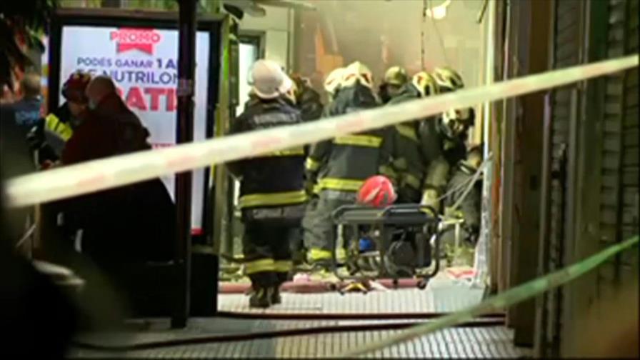 Dos bomberos muertos y 15 heridos al explotar perfumería en Argentina Dos bomberos muertos y 15 heridos al explotar perfumería en Argentina