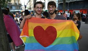 Una marcha del Orgullo Gay re&uacute;ne a miles de manifestantes en Par&iacute;s