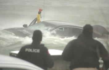 Mujer muere al caer su auto al borde de las cataratas del Niágara