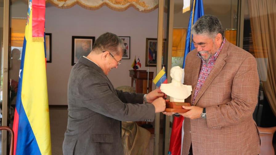 Venezuela y Nicaragua reconocen al ministro dominicano Miguel Mejía
Mejía consideró que ningún gobierno puede interferir para lesionar los lazos de hermandad entre los pueblos Venezuela y Nicaragua reconocen al ministro dominicano Miguel Mejía
Mejía consideró que ningún gobierno puede interferir para lesionar los lazos de hermandad entre los pueblos