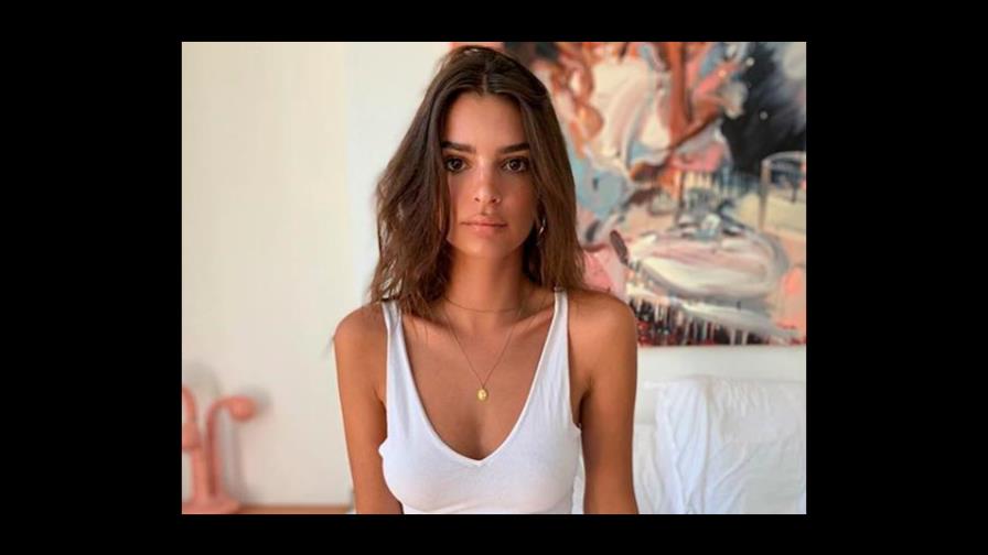 Modelo explica porqué publica foto con sus axilas velludas 