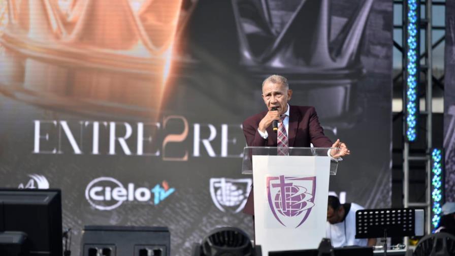 Pastor Ezequiel Molina llama a políticos a someterse y respetar leyes