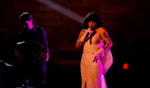 El Festival de Vi&ntilde;a del Mar encara su noche m&aacute;s chilena y feminista