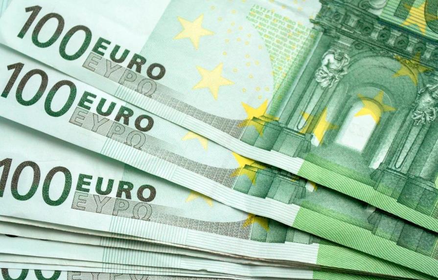 El euro cae tras la subida del interés de la deuda del Tesoro estadounidense
