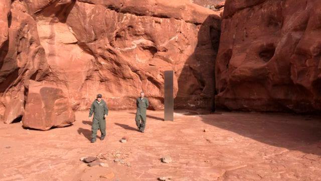 Misterioso obelisco descubierto en desierto de EEUU dispara teorías