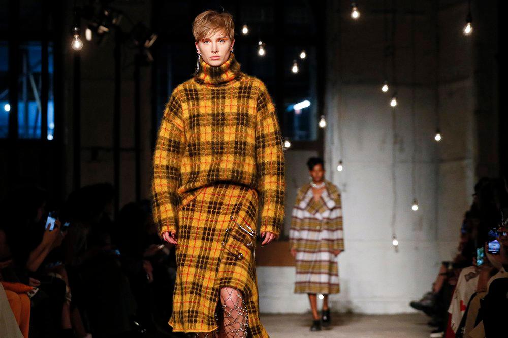 La colección de Monse durante la Semana de la Moda, viernes 7 de febrero de 2020, en Nueva York.
