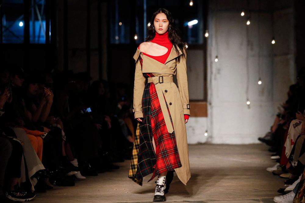 La colección de Monse durante la Semana de la Moda, viernes 7 de febrero de 2020, en Nueva York.