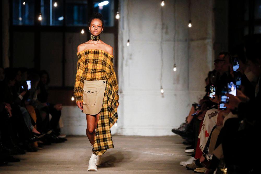 La colección de Monse durante la Semana de la Moda, viernes 7 de febrero de 2020, en Nueva York.
