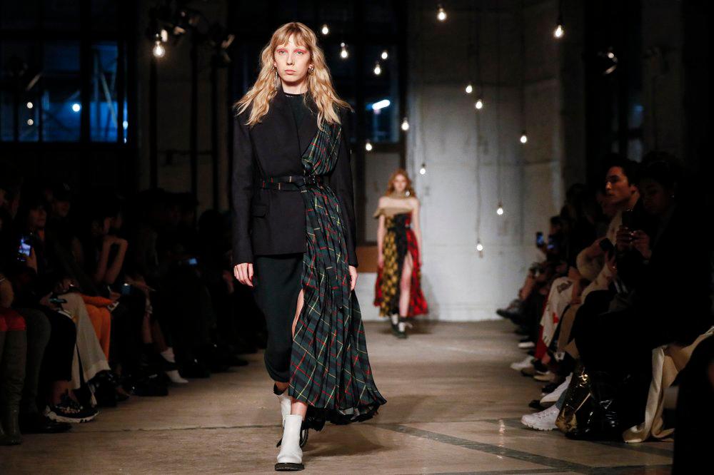 La colección de Monse durante la Semana de la Moda, viernes 7 de febrero de 2020, en Nueva York.