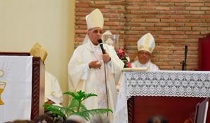 Tras muerte de su hermano en atraco, arzobispo de Santiago pide al Gobierno enfrentar delincuencia