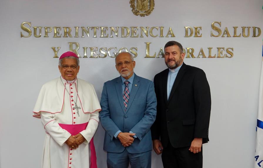 Arzobispo de Santo Domingo visita a directivos de la Sisalril 