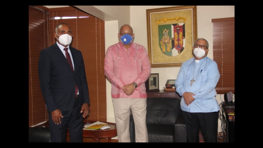 Monseñor Benito Ángeles y Roberto Fulcar tratan temas de la educación 