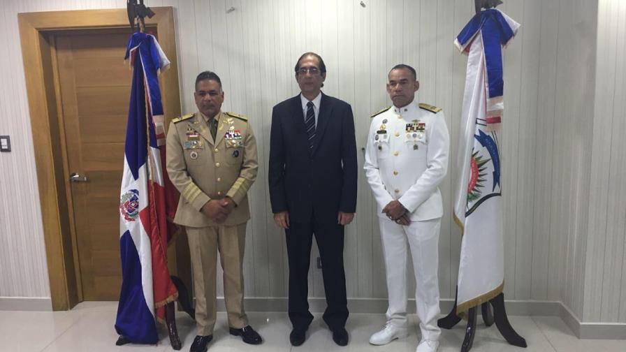Ministro de la Presidencia, Gustavo Montalvo, posesiona al nuevo presidente DNCD