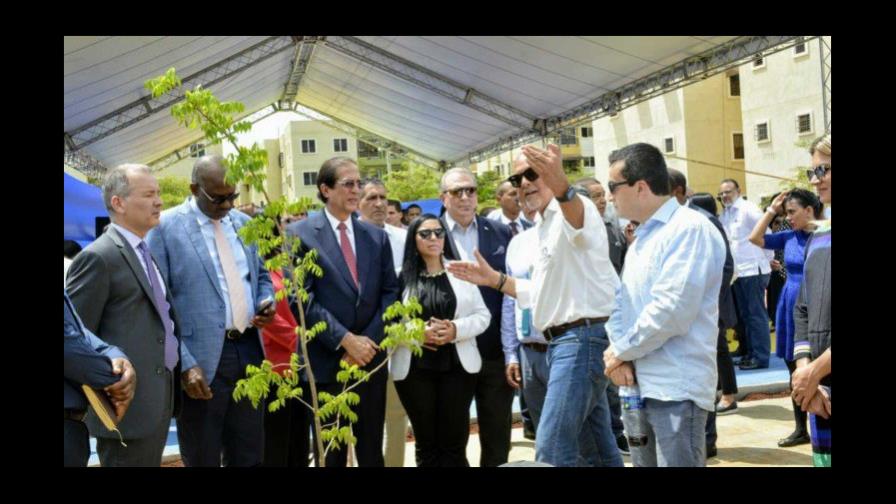 Gobierno entrega “Plaza de Bolsillo” en Ciudad Juan Bosch Gobierno entrega “Plaza de Bolsillo” en Ciudad Juan Bosch