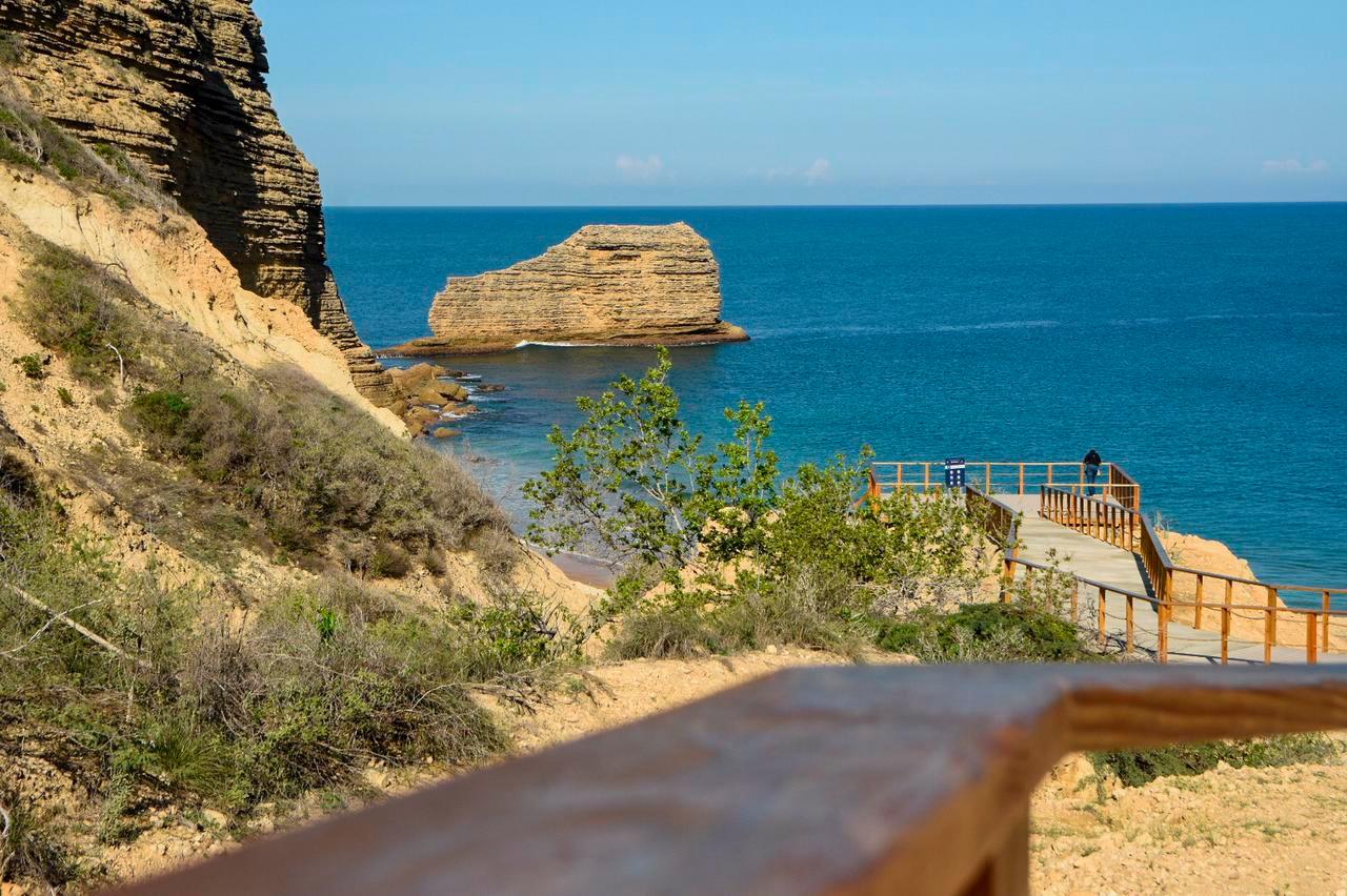 El bulevar turístico en el parque nacional El Morro, en Monteristi.