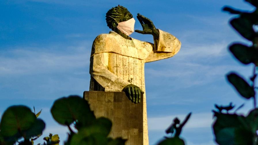 Debate abierto por el aumento en positivos y las bajas en muertes por el COVID-19