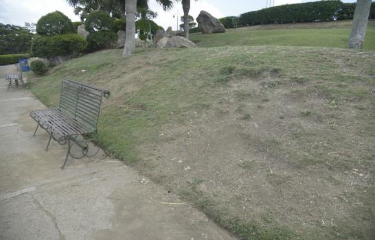 Denuncian deterioro de centros culturales de Santiago; exigen recuperación