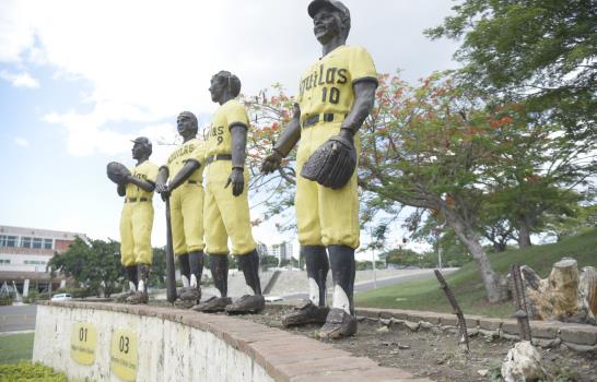 Denuncian deterioro de centros culturales de Santiago; exigen recuperación