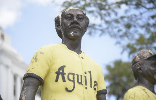 Denuncian deterioro de centros culturales de Santiago; exigen recuperación