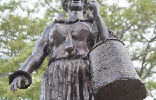 Denuncian deterioro de centros culturales de Santiago; exigen recuperación