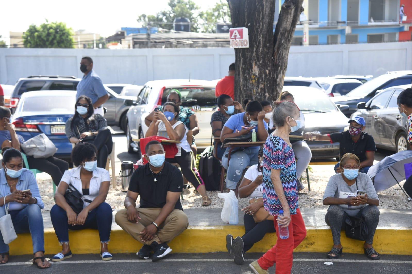 Alrededores del hospital Moscoso Puello (Juan Miguel Peña)