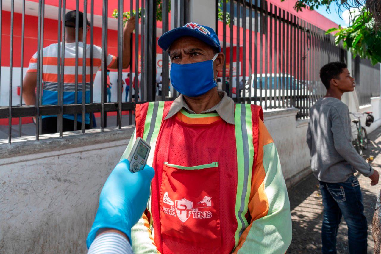 Algunos trabajan con protección, otros no.
